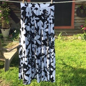 INC B&W print tier skirt